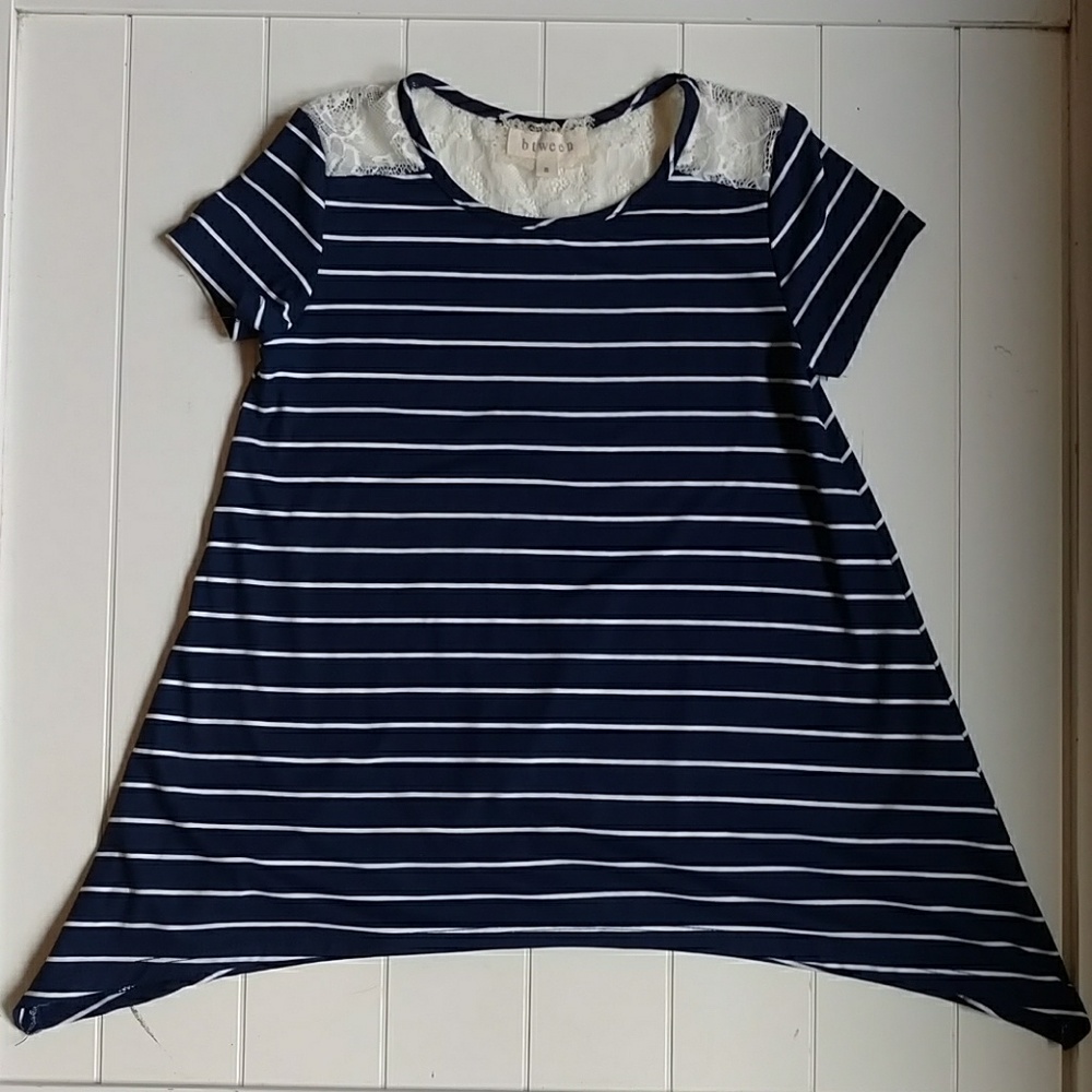 Btween GirlsShort Sleeve Navy Striped Top Sz 8 Sharkbite